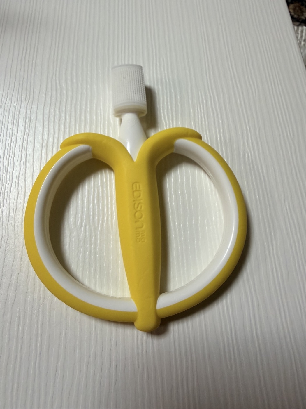我が家で実際に使っている黄色いバナナ型歯ブラシ